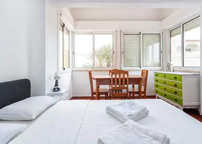 Blife Faro Beach Hostel & Rooms